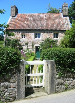 This photo of Le Rat, a cottage belonging to the National Trust for Jersey, was taken by Man vyi.
